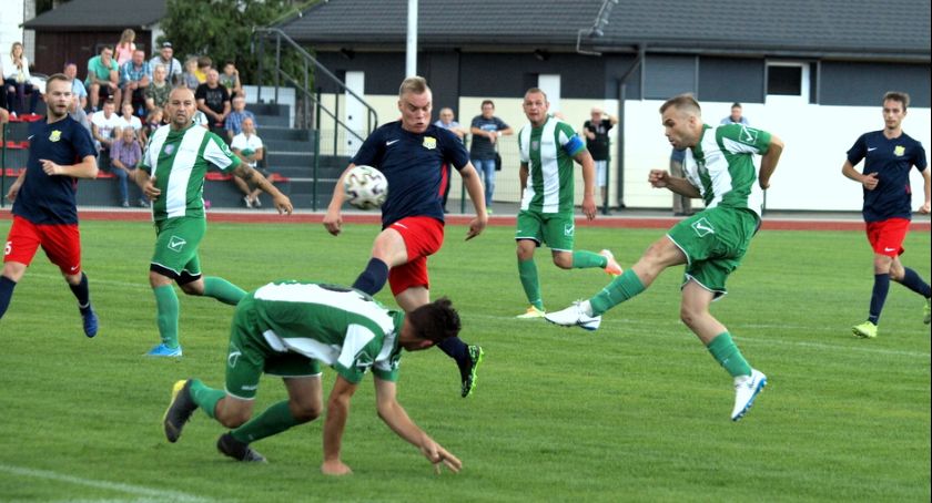 Ligowy chrzest zmodernizowanego stadionu w Osiu za nami. Grom zremisował z Falą Świekatowo [ZDJĘCIA]