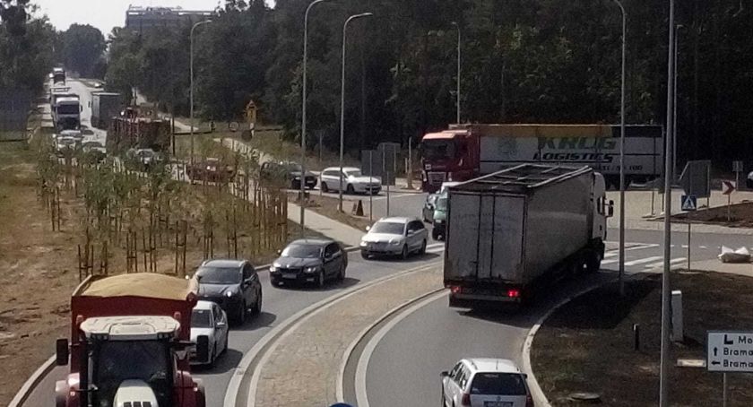 Świecie korkuje się jak metropolia. Kierowcy denerwują się na rondzie w Przechowie