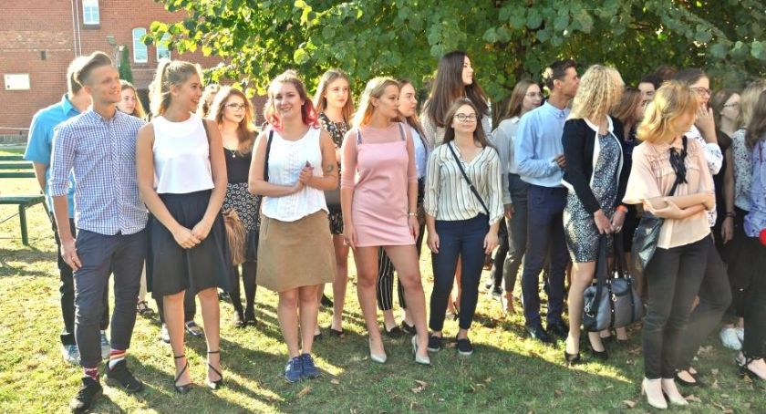 Rozpoczęcie roku szkolnego w trakcie epidemii budzi wiele wątpliwości. Zobaczcie o co na dzisiejszej sesji pytali radni