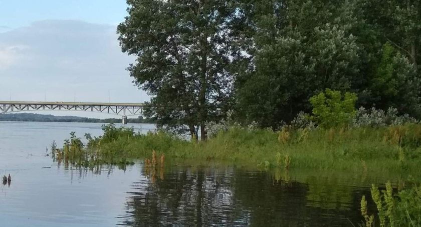 Ścieki z Warszawy niebawem dotrą do Świecia. Są zakazy dla wędkarzy i nie tylko