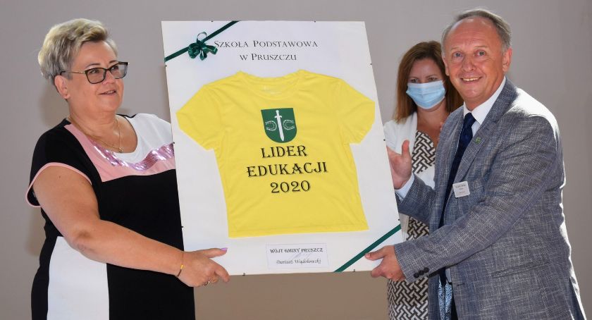 Szkoła Podstawowa w Pruszczu gminnym Liderem Edukacji. Nagrodę wręczył wójt