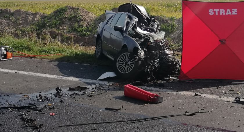 Śmiertelny wypadek w Luszkowie. Z samochodu zostały szczątki