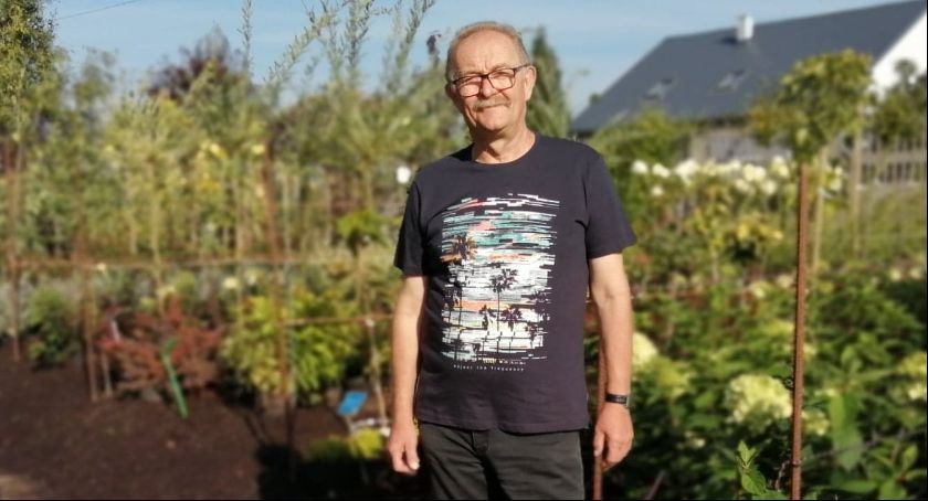 Wiesław Żołnierkiewicz od 20 lat prowadzi szkółkę drzew i krzewów. Ogrodnictwo ma we krwi
