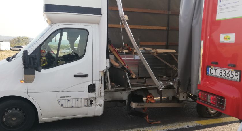 Wypadek w Górnym Grucznie. Nie żyje 78-letni kierowca osobówki