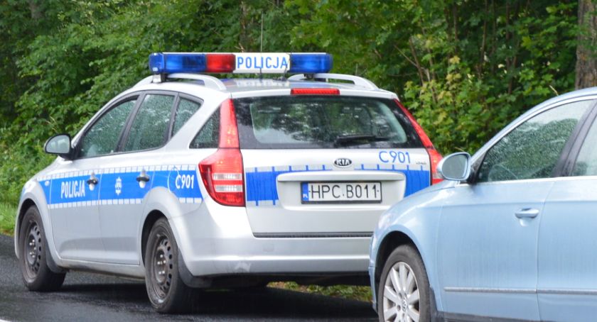Zdarzenie na autostradzie. Młoda kobieta straciła panowanie nad samochodem