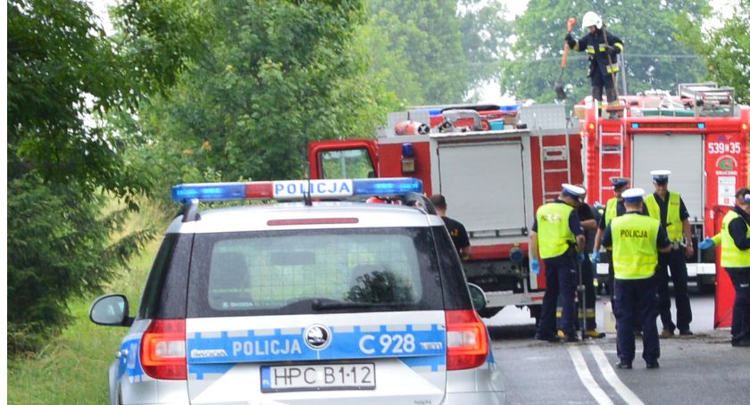 Poranne zdarzenia na drogach. Kolizja na autostradzie i zderzenie nieopodal szkoły w Warlubiu