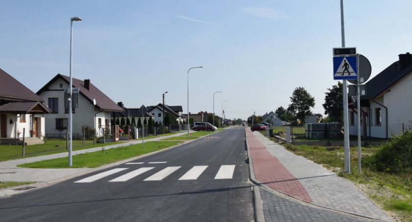 Ulica Jesionowa w Pruszczu już po remoncie. Drogę gruntową zastąpił asfalt