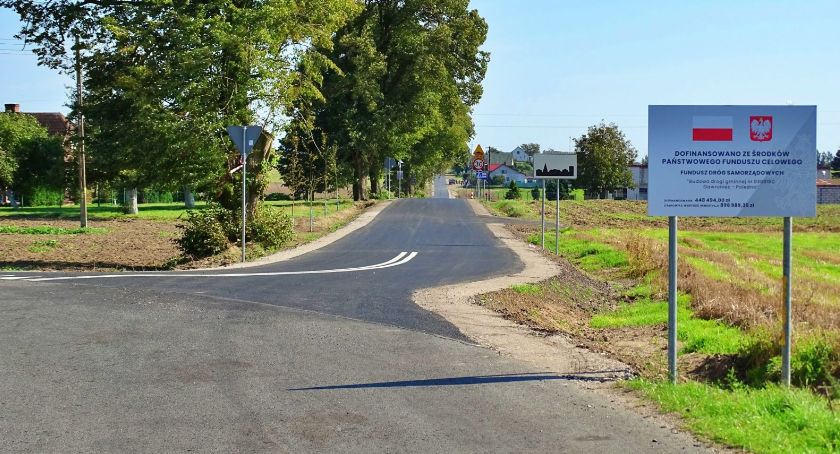 Kilometrowy odcinek drogi Gawroniec – Poledno z dywanikiem asfaltowym