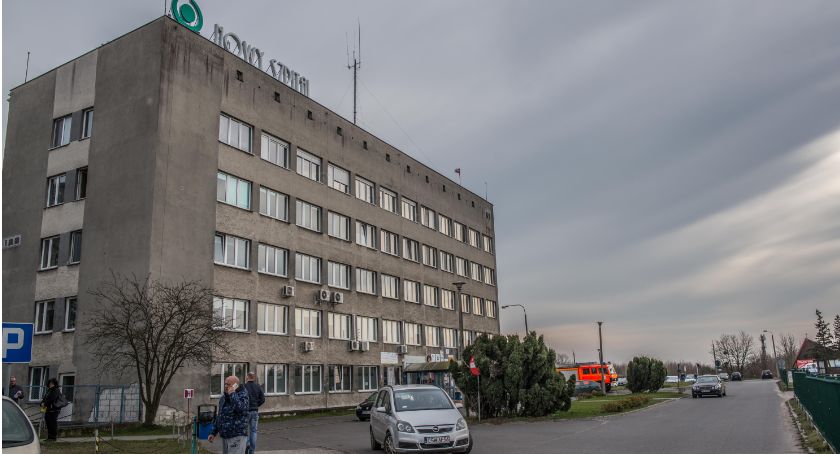 Trzy osoby zmarły na koronawirusa. W Nowym Szpitalu przebywa coraz więcej zakażonych