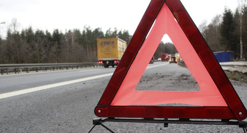 Zderzenie trzech aut w Michalu. Ruch odbywa się wahadłowo