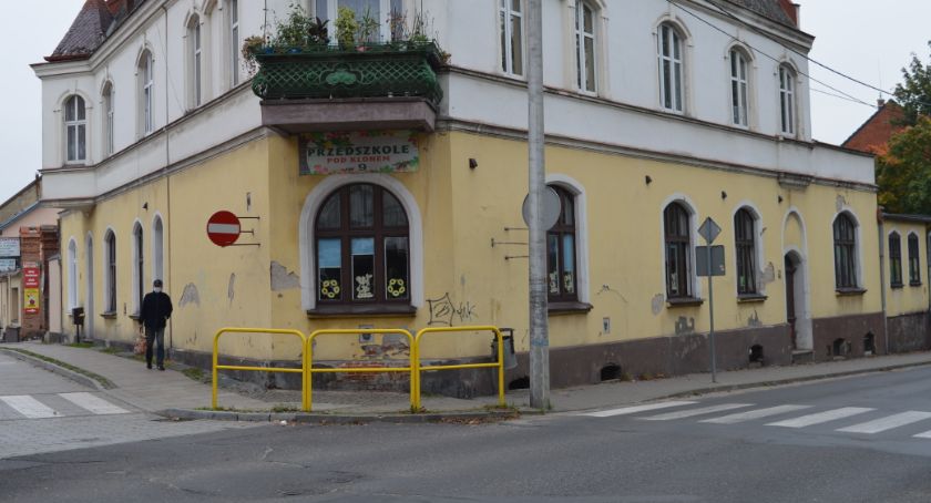 Koronawirusa mają strażacy, przedszkolak i personel szkół. Kolejna osoba zmarła w świeckim szpitalu