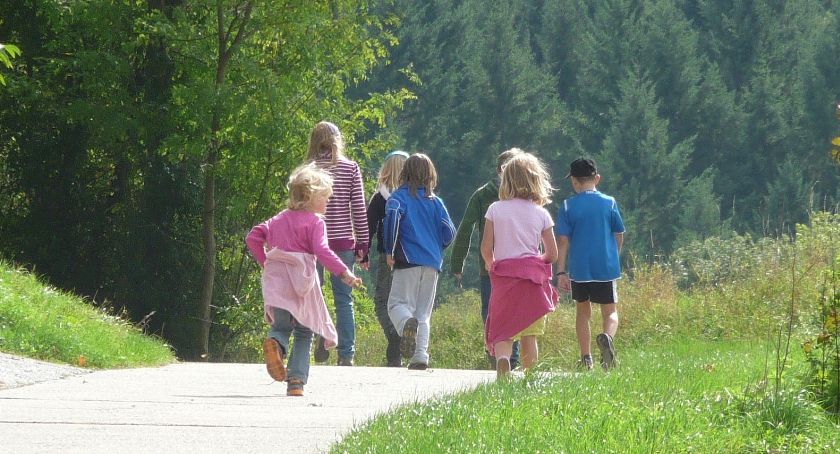 Rodzina Tatarowiczów daje dom krzywdzonym dzieciom. - To najlepsza rodzina na świecie - mówi 9-letnia Karolina