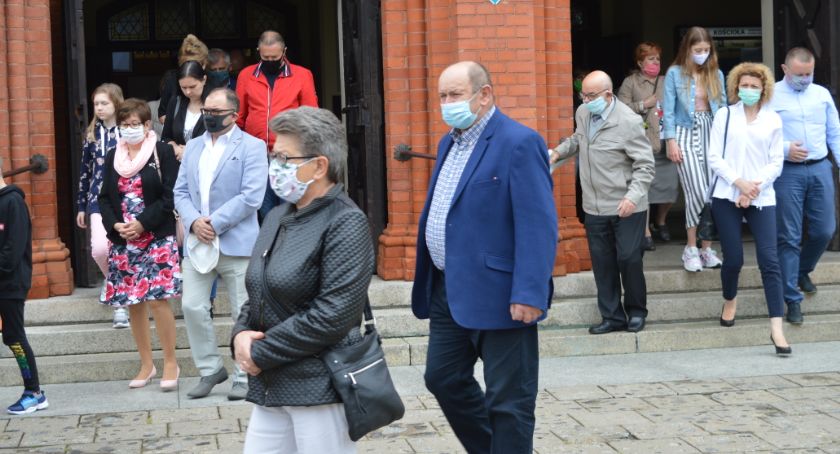 Policja sprawdza czy ludzie noszą maseczki. Jak tłumaczą się mieszkańcy?