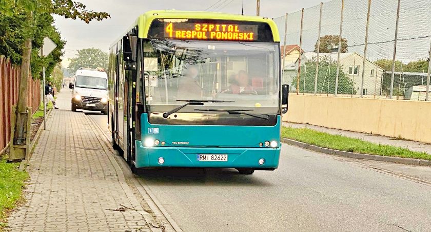 Ciasno na ścieżce przy Sportowej w Świeciu. Co na to Powiatowy Zarząd Dróg?