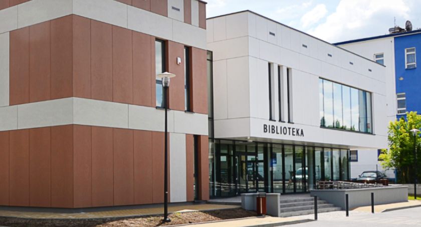 Dziś kobiety protestują w całej Polsce. Strajk włoski w bibliotece