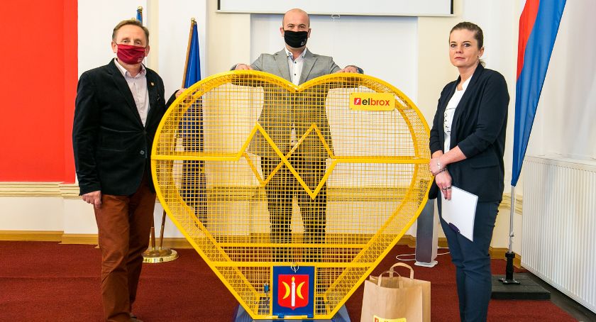 Z myślą o potrzebujących. Świecie otrzymało pojemnik na nakrętki
