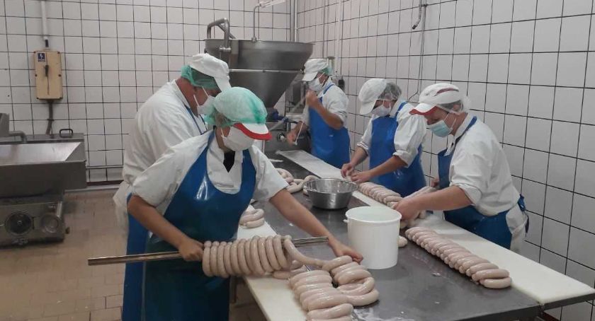 Czy wiecie skąd pochodzi mięso w kiełbasach lokalnych producentów? Będziecie zaskoczeni