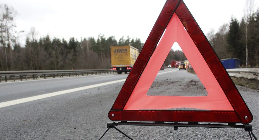 Kolizja trzech aut w Grucznie. Kobieta zapomniała o zmianach w organizacji ruchu