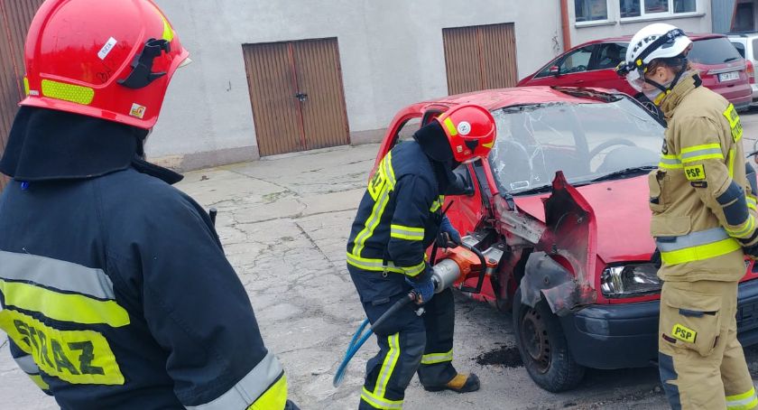 Egzamin dla strażaków w Świeciu. Funkcjonariusze zdali go na piątkę [ZDJĘCIA]
