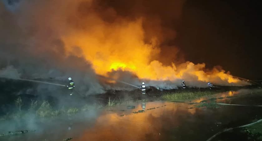 Strażacy z Pruszcza o pożarze w Raciniewie: dramatyczna sytuacja [ZDJĘCIA]