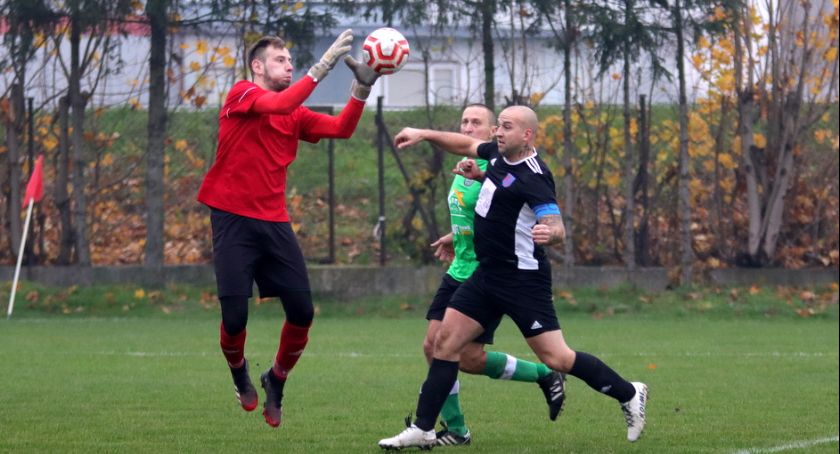 Sparta Przysiersk lepsza od Gromu Osie. Zdecydował jeden gol [ZDJĘCIA]