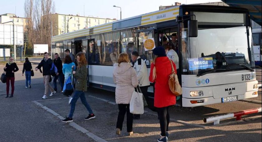 Zawieszona część kursów autobusowych w powiecie świeckim. Winny koronawirus