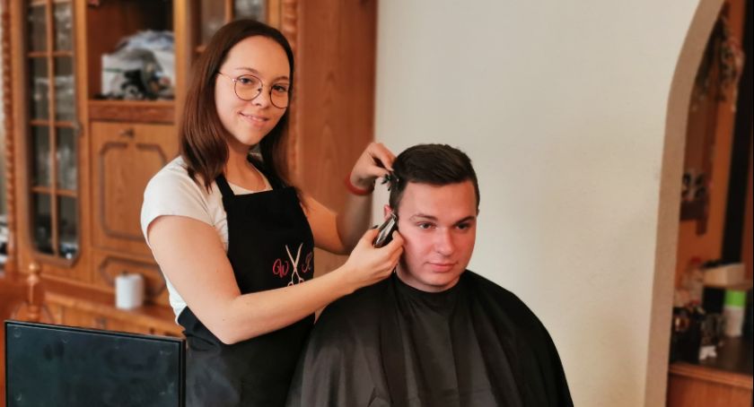 Mobilny fryzjer w powiecie świeckim - Weronika Klajbor. Nie możesz iść do fryzjera, fryzjer przyjdzie do ciebie