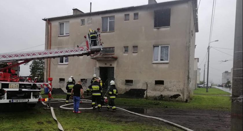 Pożar mieszkania w Mątawach. Kobieta pomyliła przewód kominowy z wentylacyjnym [ZDJĘCIA]
