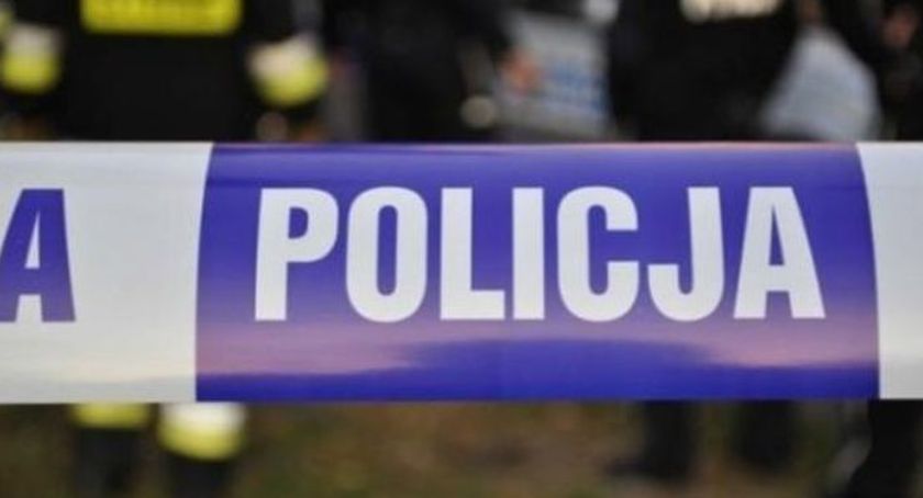 Ludzkie zwłoki dryfowały tuż przy brzegu zbiornika wodnego. Makabryczne odkrycie w Wiągu