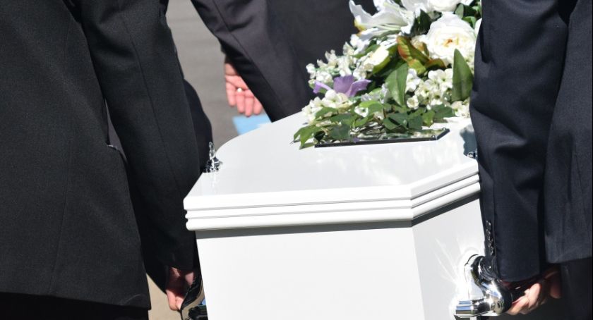 W listopadzie zmarło dwa razy więcej osób niż rok temu. Wszystko przez koronawirusa oraz zmiany w szpitalach