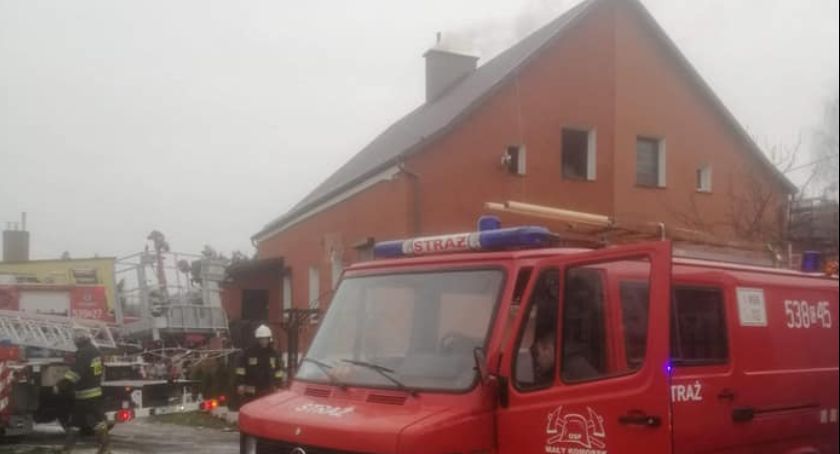 Pożar domu w Nowem. Strażacy z ogniem walczyli cztery godziny