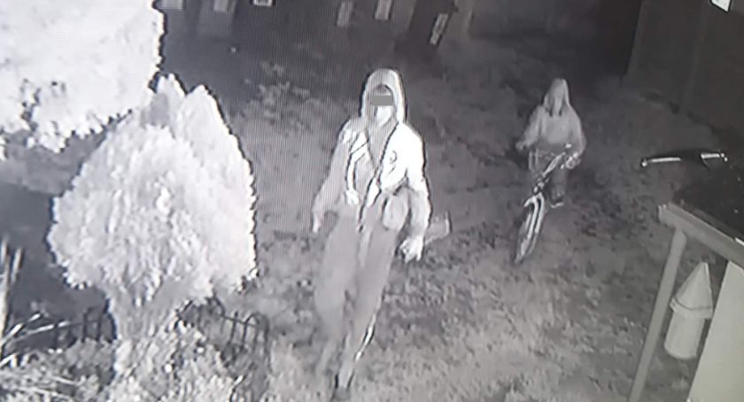 Monitoring pozwolił na złapanie złodziei rowerów. Odzyskaniem jednośladów zajęli się policjanci [NAGRANIE]