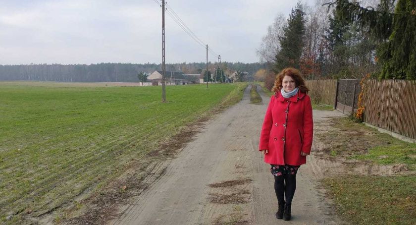 Mieszkańcy Dąbrówki przekazali działki. Gmina wybuduje drogę