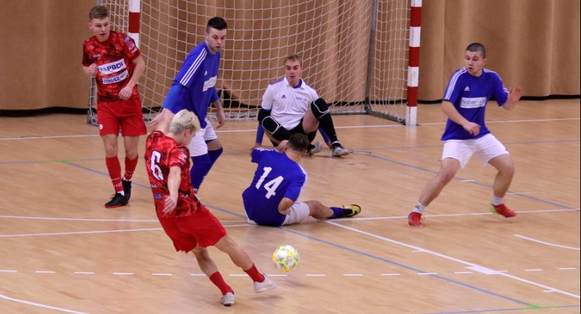 Piątek w Stalex Lidze – efektowne zwycięstwa Feniks Futsal Team i Unisław Team [ZDJĘCIA, WIDEO]