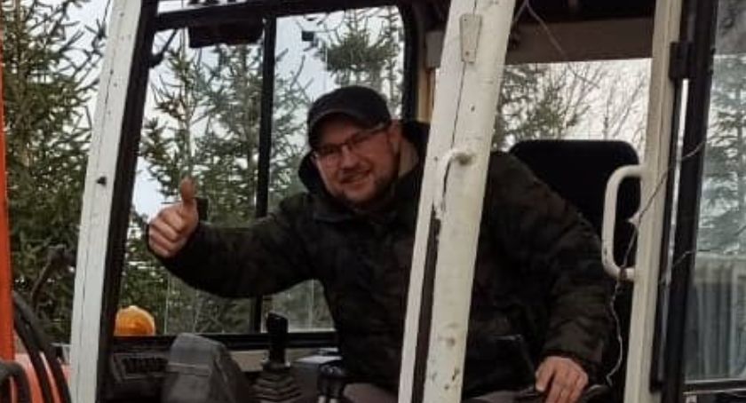 Arkadiusz Telus wykonuje szeroki wachlarz usług swoją koparką. Dziś żałuje, że założył firmę tak późno