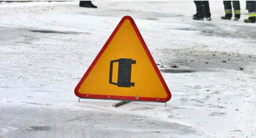 Poważny wypadek w Dolnej Grupie. Jedna osoba była zakleszczona w pojeździe