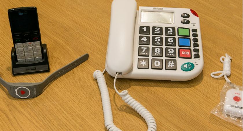 Bransoletki życia już są do odbioru w Urzędzie Miejskim w Świeciu. Rusza system teleopieki