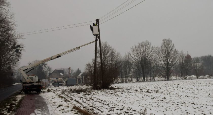 Ścieżka pieszo-rowerowa z Pruszcza do Wałdowa została doświetlona. Gdzie jeszcze pojawiły się nowe lampy?