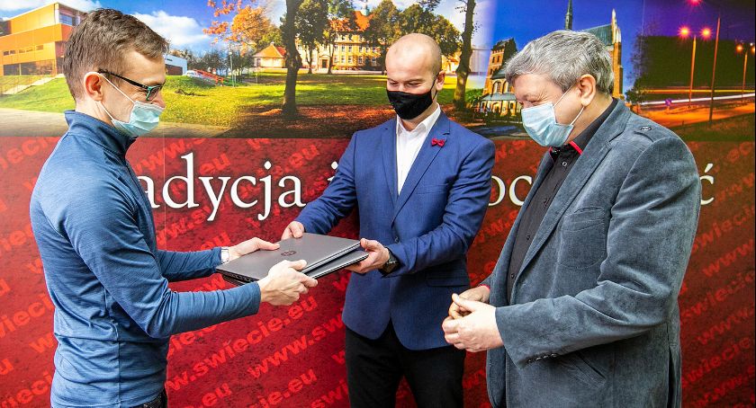 SP 8 w Świeciu otrzyma nowe laptopy. To prezent dla dzieci z ograniczonym dostępem do komputerów