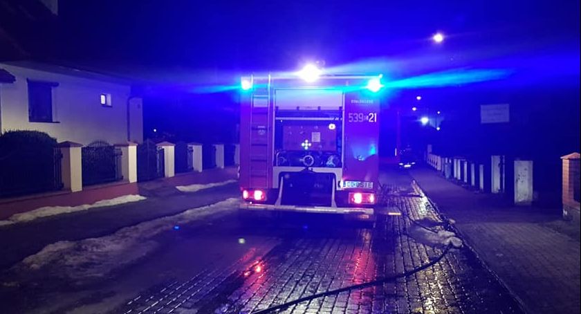 Pożar auta w Osiu. Palił się wóz kurierski