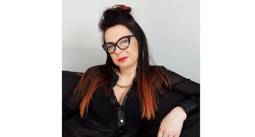 Monika Trzcińska prowadzi swój salon fryzjerski. Opowiadziała, jakie fryzury są teraz modne 
