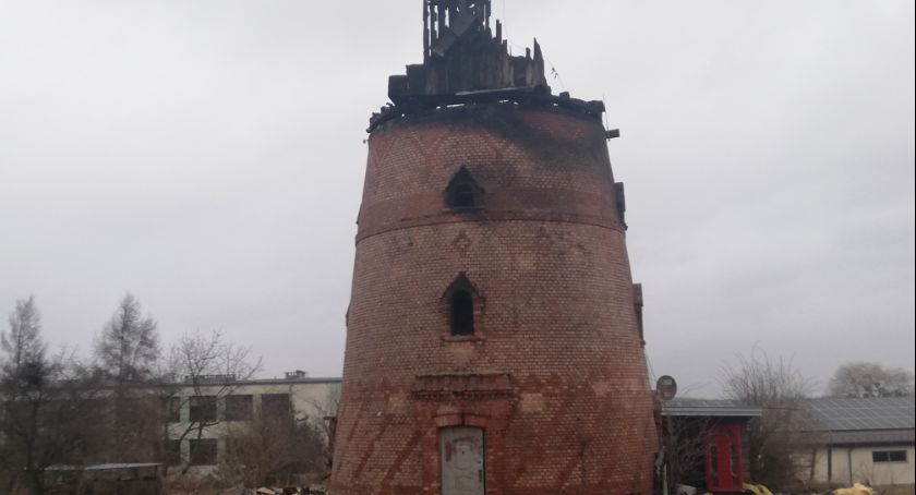Co dalej z holenderskim wiatrakiem z Nowego? Z XIX-wiecznego zabytku zostały ceglane ściany