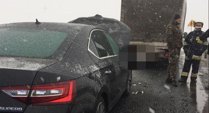 Trzy kolizje na drogach powiatu świeckiego. Śnieg nie ułatwia jazdy kierowcom [ZDĘCIA]
