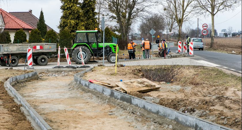 Nowe ścieżki rowerowe w gminie Świecie. Inwestycje obejmują łącznie 2,8 km [ZDJĘCIA]