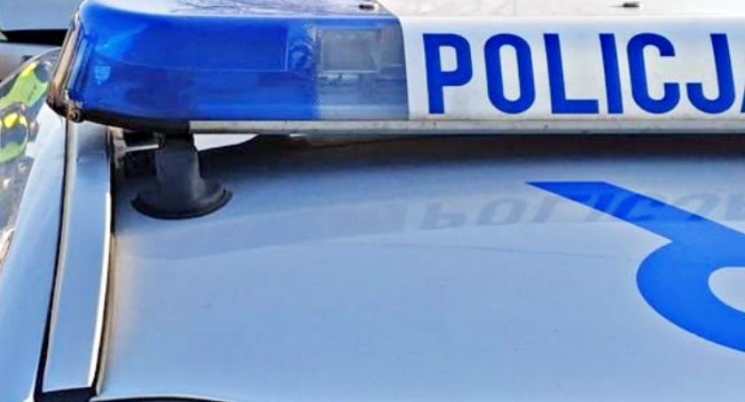 Vw polo uderzył w radiowóz. Pościg prowadzono przez 30 kilometrów