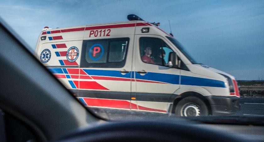 Zderzenie trzech samochodów na obwodnicy Świecia. Jedna osoba została zabrana do szpitala