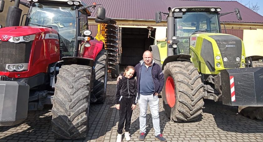 Przemysław Fifielski  lubi pracować w polu. Prowadzi 80-hekrarowe gospodarstwo w gminie Pruszcz