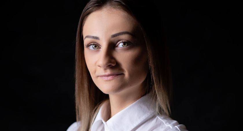 Zarabia rozmawiając i pomagając ludziom. Poznajcie Wandę Stankiewicz