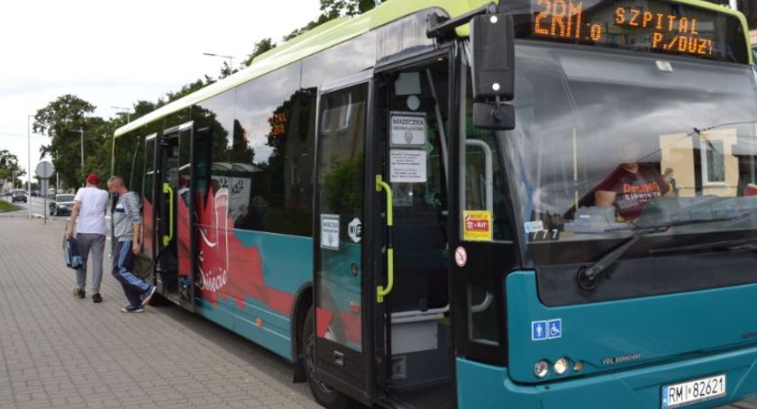 Autobusowy bilet elektroniczny w telefonie jest tańszy, niż tradycyjny