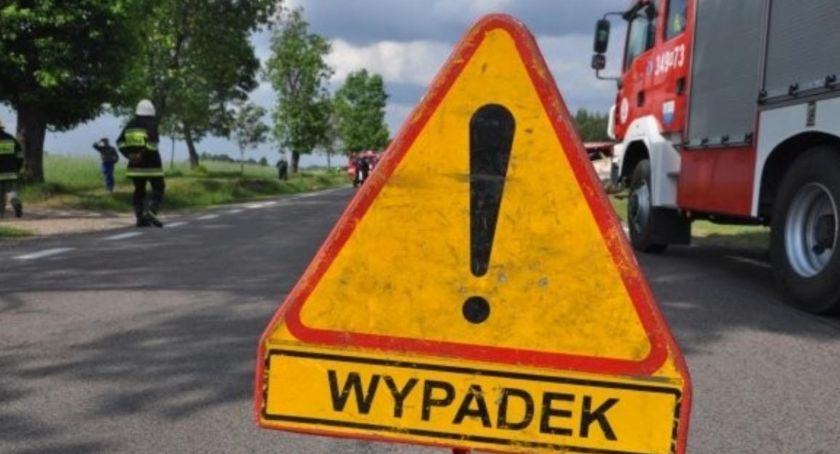 Ciężarówka przewróciła się na rondzie w Dolnej Grupie. Są utrudnienia